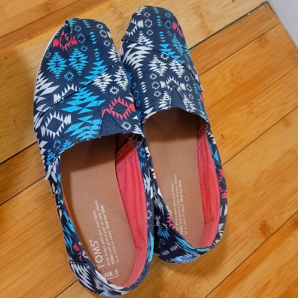 TOMS shoes